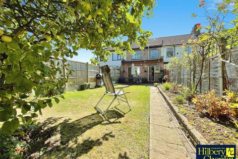 3 bedroom terraced house for sale, Oaks Avenue, Collier Row, RM5