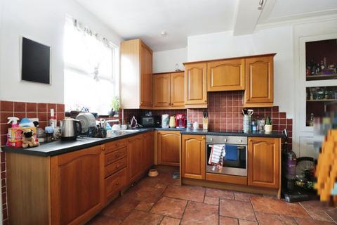 3 bedroom terraced house to rent, Colton Road, Armley, Leeds, West Yorkshire, LS12