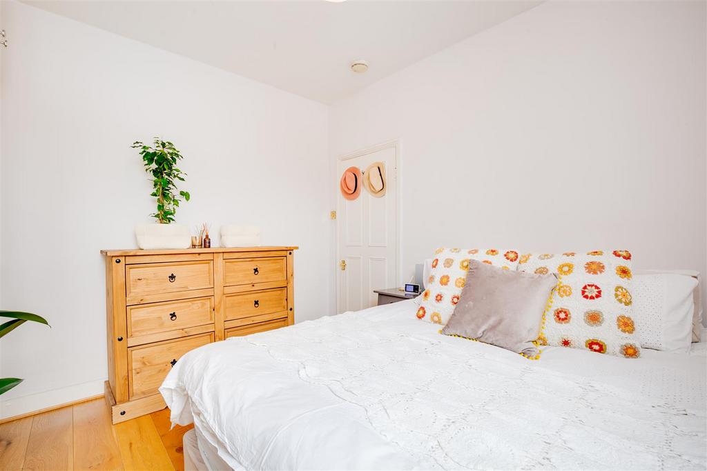 57a Eastbury Grove-3.jpg