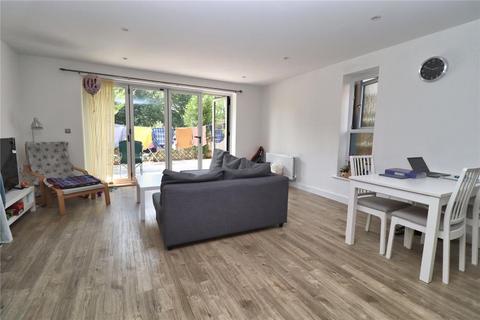 4 bedroom end of terrace house to rent, Sycamore Avenue, Woking GU22