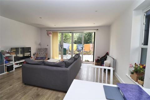 4 bedroom end of terrace house to rent, Sycamore Avenue, Woking GU22