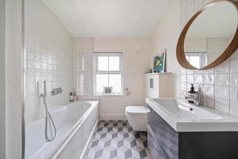 37b Ryde Vale Road, London, SW12 9JQ
