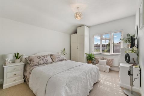 67 Mount Road, Mitcham, CR4 3EZ