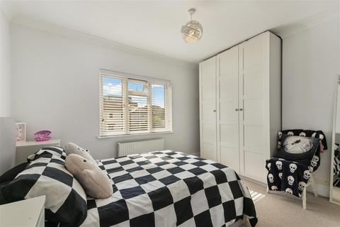 67 Mount Road, Mitcham, CR4 3EZ