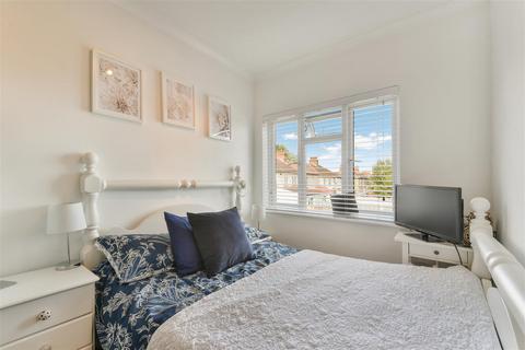 67 Mount Road, Mitcham, CR4 3EZ