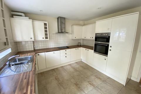 3 bedroom townhouse to rent, Ashley Court, Crofty, Swansea, SA4