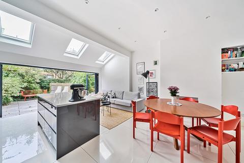 3 bedroom end of terrace house for sale, Hewitt Avenue London N22