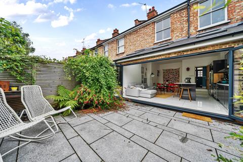 3 bedroom end of terrace house for sale, Hewitt Avenue London N22