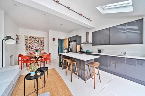 3 bedroom end of terrace house for sale, Hewitt Avenue London N22