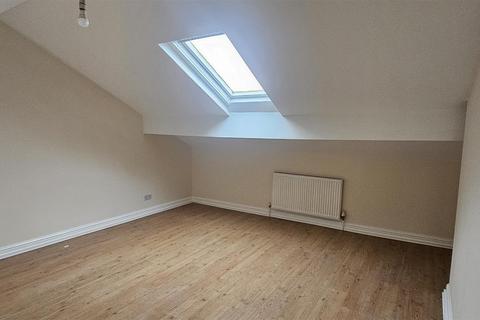 2 bedroom flat to rent, Edge Lane, Stretford M32