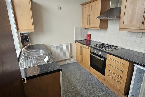 2 bedroom flat to rent, Edge Lane, Stretford M32