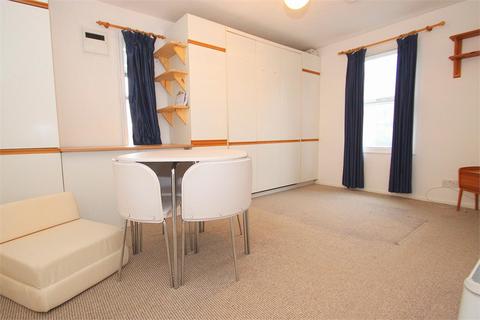 Studio to rent, Holmlea Road, Datchet SL3