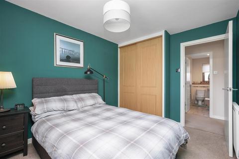 10 Bevan Place, Rosyth, Dunfermline, KY11 2HR