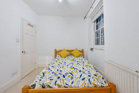 2 bedroom flat for sale, Highbury Crescent, Islington, London, N5