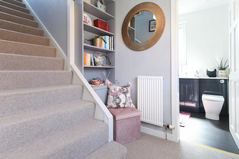71 Clermiston Place, Edinburgh, EH4 7DR