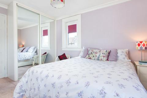 71 Clermiston Place, Edinburgh, EH4 7DR