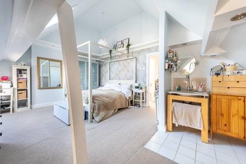 2 bedroom flat for sale, Blenheim Gardens, Willesden Green, London, NW2