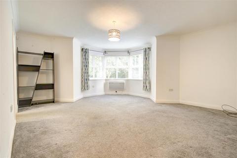 2 bedroom apartment to rent, Brooklands Road, Sale