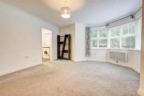 2 bedroom apartment to rent, Brooklands Road, Sale