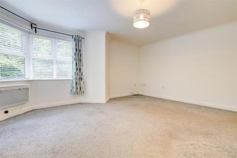 2 bedroom apartment to rent, Brooklands Road, Sale