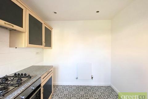 2 bedroom terraced house to rent, Torside Way, Salford M27