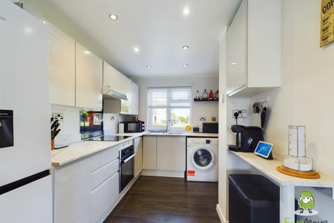 3 bedroom terraced house for sale, Lundy Close, Basingstoke, Hampshire, RG24