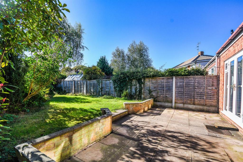 121 Wombourne Park - Garden.jpg