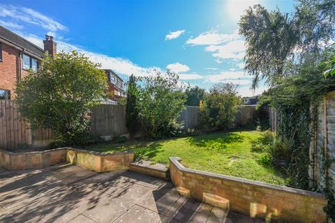 121 Wombourne Park, Wombourne, Wolverhampton, WV5 0LX