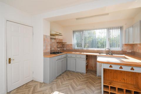 121 Wombourne Park, Wombourne, Wolverhampton, WV5 0LX