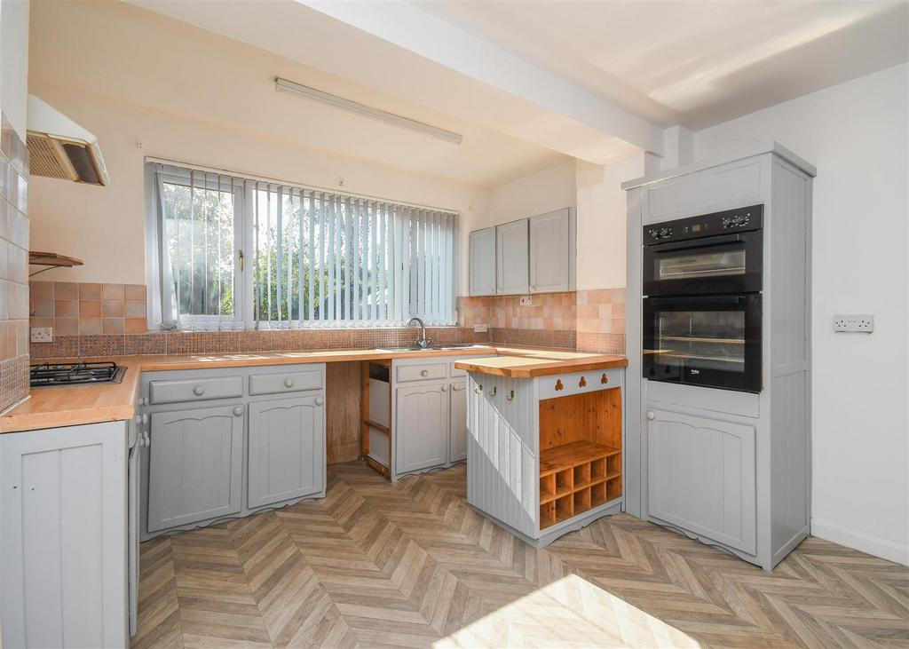 121 Wombourne Park - Kitchen Diner.jpg
