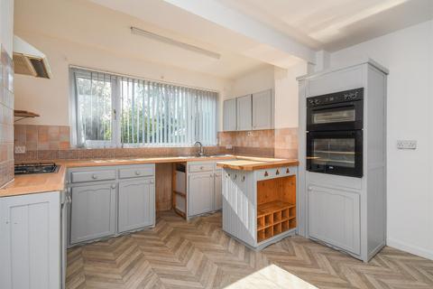 121 Wombourne Park, Wombourne, Wolverhampton, WV5 0LX