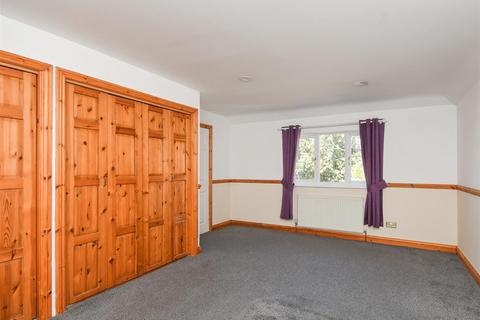 121 Wombourne Park, Wombourne, Wolverhampton, WV5 0LX