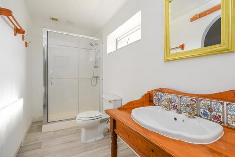 121 Wombourne Park, Wombourne, Wolverhampton, WV5 0LX