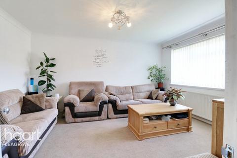 3 bedroom semi-detached house for sale, Redgrave Gardens, Luton