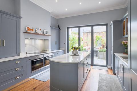1 The Crescent, Thirsk, YO7 1DE