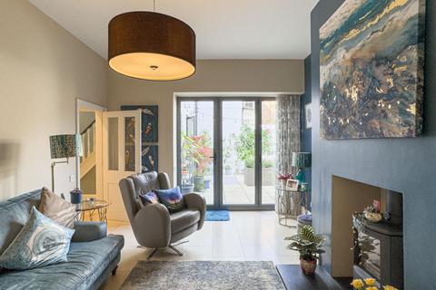 1 The Crescent, Thirsk, YO7 1DE