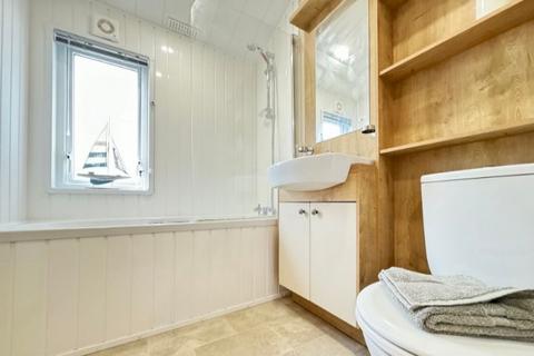 2 bedroom lodge for sale, Nr Battle, St Leonards on Sea TN37