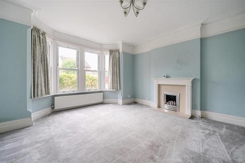 4 bedroom house for sale, Beverley Crescent, Bedford