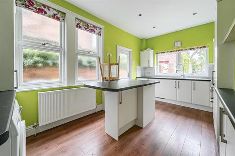 4 bedroom house for sale, Beverley Crescent, Bedford