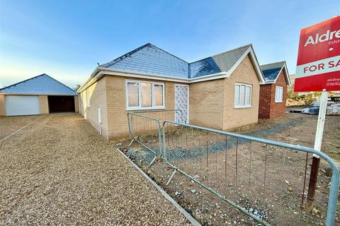 3 bedroom detached bungalow for sale, Leonard Court, Rollesby, NR29