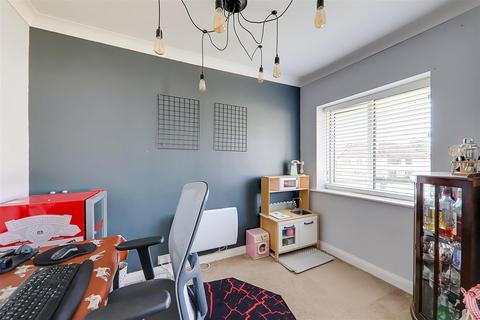 12 Shirley Close, Worthing, BN14 9BA