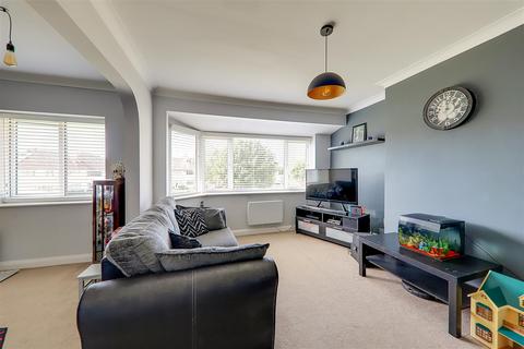 12 Shirley Close, Worthing, BN14 9BA