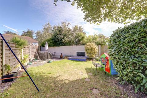 12 Shirley Close, Worthing, BN14 9BA