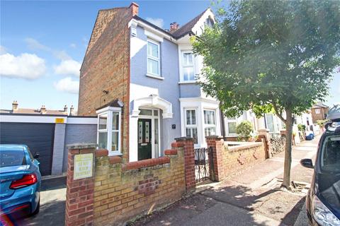 3 bedroom end of terrace house for sale, Ramuz Drive, Westcliff-on-Sea, Essex, SS0