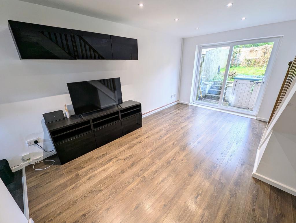 Mill Heath, Bettws, Newport 2 bed semidetached house to rent £1,000