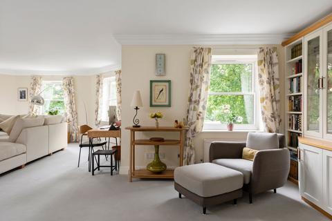 Flat 3, Wray Mill House Batts Hill, Reigate, RH2 0LJ
