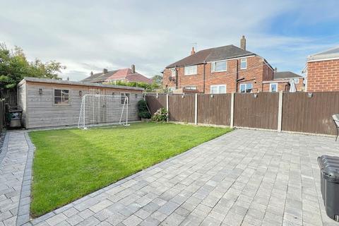 3 bedroom semi-detached house for sale, Acres Hall Avenue, Pudsey