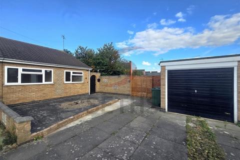 3 bedroom semi-detached bungalow to rent, Amberley Close, Leicester LE4