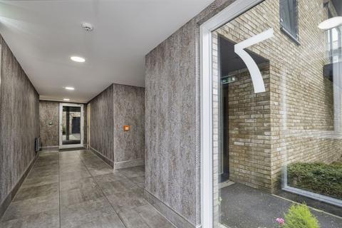 3/3, 7 Hamilton Gardens, Glasgow, G12 8BD