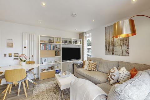 3/3, 7 Hamilton Gardens, Glasgow, G12 8BD